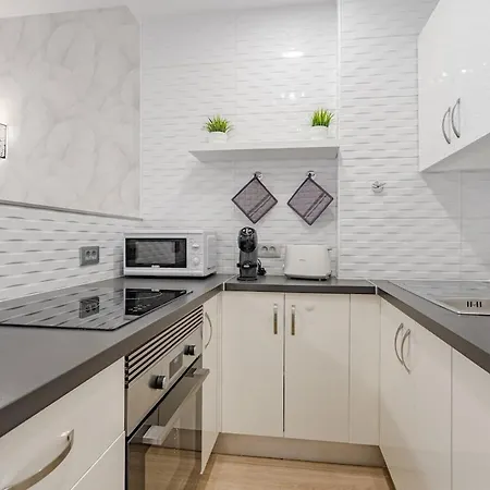 Modern And Cozy In Cristianos Lejlighed *